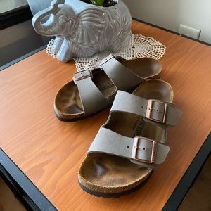 Birkenstock’s Arizona Grey Sz 9/ 40